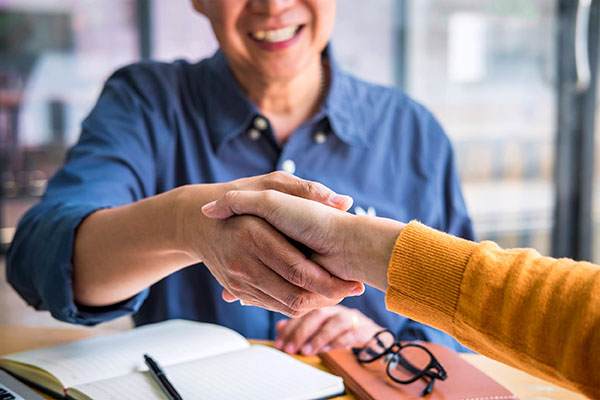 如何透過沉浸式英語學習提升你的英語口說：真人面對面經驗 (How To Improve Your English Speaking Through Immersion English Learning: Real Person Face To Face Experience)