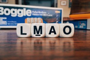 LMAO-搞笑英語縮寫揭秘｜LMAO 的7種創意用法 [Humorous English Abbreviations Revealed: 7 Creative Uses of LMAO]