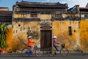 Vietnamese-如何用越南英文輕鬆學習和交流？提高你的語言技巧！ [How to Easily Learn and Communicate in English with a Vietnamese Background? Enhance Your Language Skills!]