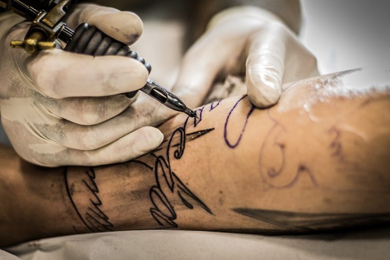 如何選擇愛自己英文刺青？避免這3個常見的英文錯誤 [How To Choose A Love Yourself Tattoo? Avoid These 3 Common English Mistakes]