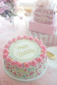 birthday-【2025】如何為朋友準備特別的生日祝福英文？避免這5個常見錯誤 [How to Write Special Birthday Wishes for Friends in English? Avoid These 5 Common Mistakes]