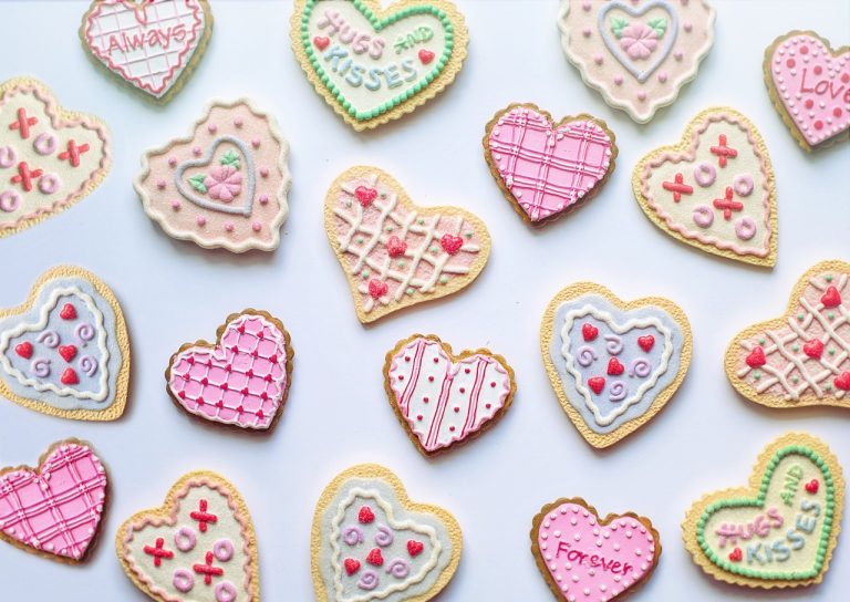 微笑 【2025】5個必學的情人節英文短句｜讓你的告白更浪漫 [5 Must Learn Valentine's Day English Phrases For 2025]