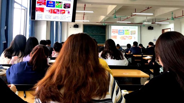 亞洲大學英語學習的3個最佳策略：提升你的語言能力 [The 3 Best Strategies for English Learning in Asian Universities: Enhance Your Language Skills]