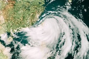 颱風侵襲英文不可不知的表達詞彙｜掌握5種情境輕鬆應對 [Essential English Expressions For Typhoon Situations: Mastering 5 Scenarios]