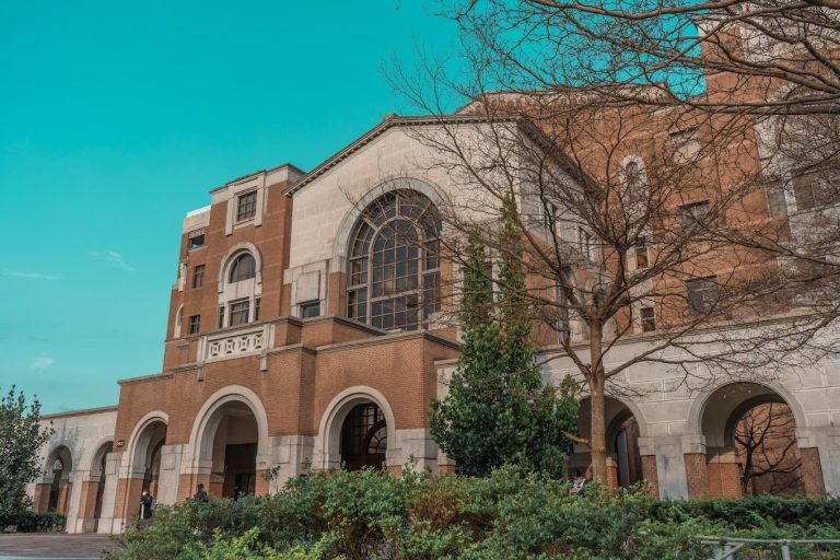 中壢高中學生如何透過英文學習提升國際視野？ [How Zhongli High School Students Enhance Global Vision Through English Learning?]