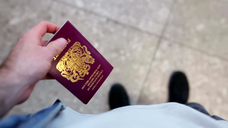 探討「護照英文」的重要性：5個必須知道的基本詞彙 [The Importance Of Passport English: 5 Essential Terms You Must Know]