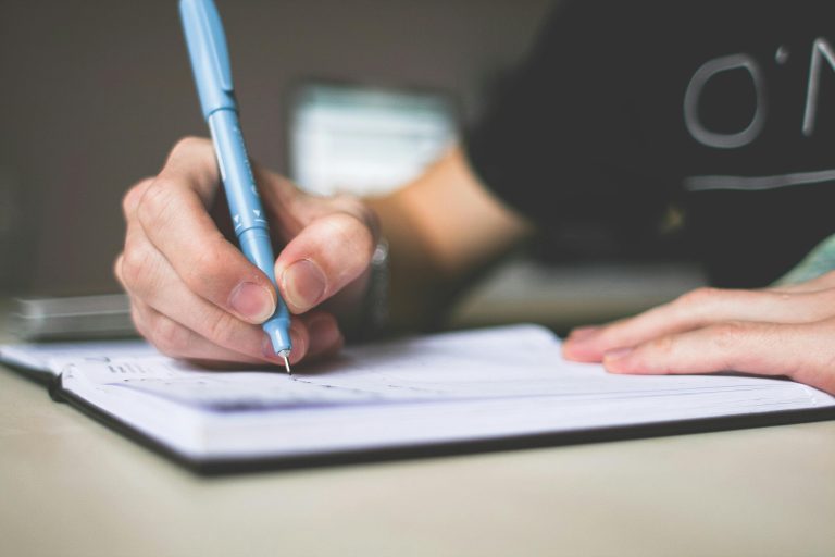 如何輕鬆提升英文寫作技能的五大方法 [How To Easily Improve Your English Writing Skills: Five Key Methods]