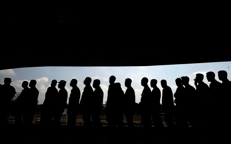 Queue Up 相關英文片語解析｜學會這些讓你的英文溝通更自然 [Queue Up Related English Phrases: Master These For More Natural English Communication]