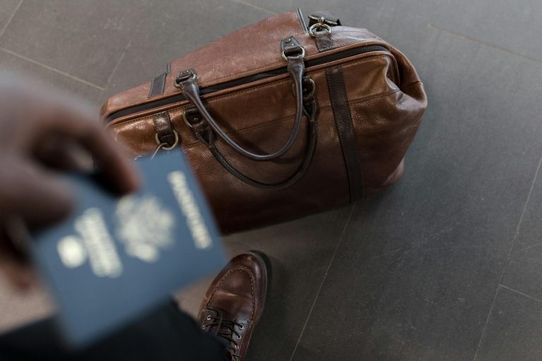 避免寄行李英文溝通誤會的5個超實用技巧 [Five Practical Tips To Avoid Luggage Miscommunications In English]