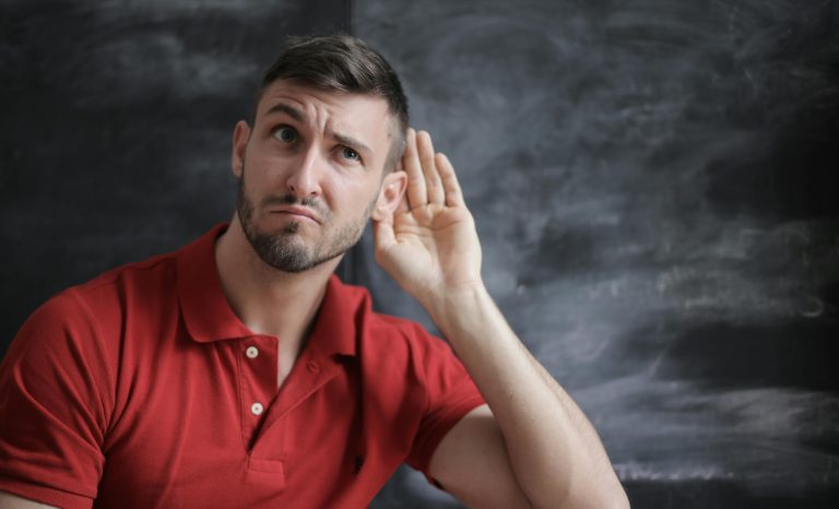 2025【里英文】提高英語聽力的3大秘訣，你絕不能忽視！ [3 Tips To Improve English Listening Skills In 2025 You Cannot Ignore!]