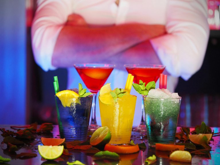 調酒酒語：如何用英文向調酒師下單你的專屬酒品？ [How To Order Your Custom Drinks In English From A Bartender?]