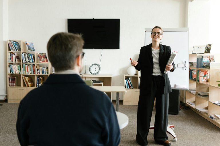 景美女中英文教學五大秘訣｜提升學生口說能力的實用技巧 [Five Key Strategies For English Language Instruction At Jingmei Girls' High School: Practical Tips To Enhance Students' Speaking Skills]｜語言環境