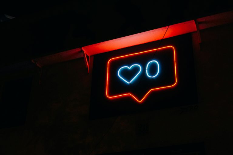 如何打造完美IG情侶文案？提升你和另一半的網路人氣 [How To Create The Perfect IG Couple Captions? Enhance Your Online Popularity With Your Partner]