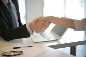 Good Job 是什麼意思？5個情境教你正確用法與常見替代英文表達 [What Does 'Good Job' Mean? 5 Situations, Correct Usages & Alternative Expressions]