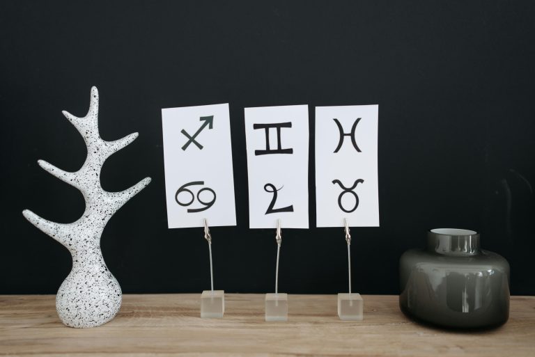 摩羯座日期怎麼記？5個英文方法輕鬆不再搞混（含實用例句） [How To Remember Capricorn Dates? 5 Simple English Tricks (With Practical Examples)]