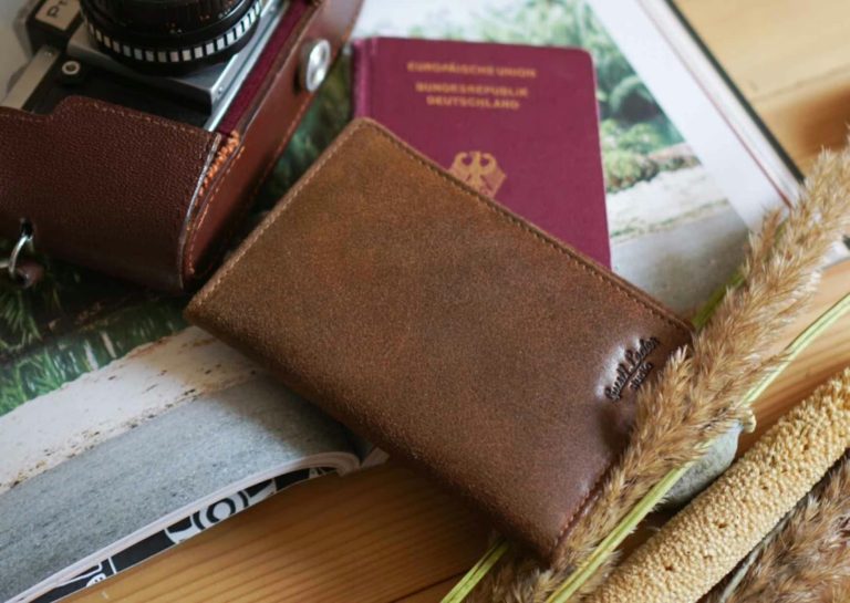 辦護照要帶什麼？別再忘記這5樣重要資料｜2025英文常用單字懶人包 [Passport Application Essentials: The 5 Most Important Documents You Need in 2025]