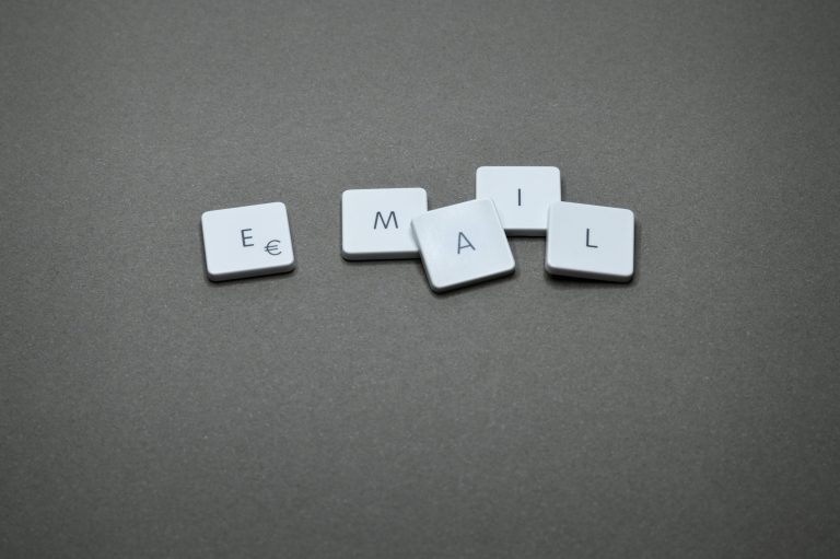 線上英文課程不適合你的5個原因｜新手學英文前必看 [5 Reasons Why Online English Courses May Not Be Suitable For You: Must Read For English Learning Beginners]