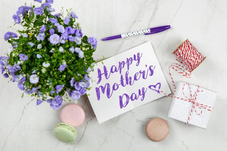 母親節英文怎麼說？5個常見祝福語與實用會話句你不可不知 [How To Say Mother's Day In English? 5 Common Greetings & Useful Phrases You Should Know]