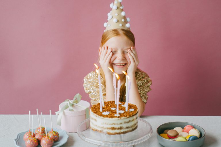 特別的生日祝福英文怎麼說？7 種創意句型寫法一次學會！ [How To Say Unique Birthday Wishes In English? 7 Creative Templates To Learn At Once!]