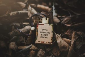座右銘英文怎麼說？10句激勵人心的英文座右銘與正確用法解析 [How To Say 'Motto' In English? 10 Inspiring English Mottos And Correct Usage Explained]