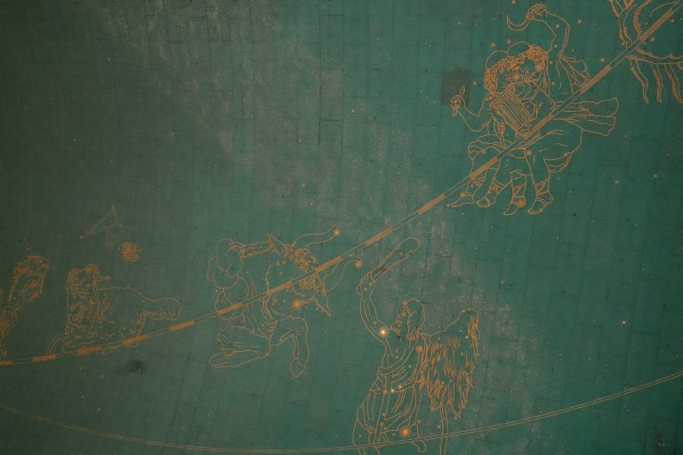 水瓶座日期是什麼？英文怎麼說、生日範圍及6個常見迷思解析 [Aquarius Dates: Meanings, English Name, And 6 Common Myths Explained]