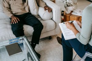 說明英文常見錯誤：5個細節讓你解釋更精準不尷尬 [How To Avoid Common Explanation Errors In English: 5 Key Details For Clearer Communication]
