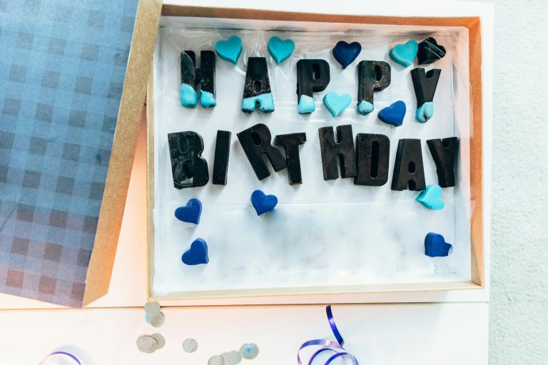 有創意的生日祝福英文怎麼說？5種你絕不能再用老梗的寫法大公開 [Creative Birthday Wishes In English: 5 Fresh Ways To Say Happy Birthday]