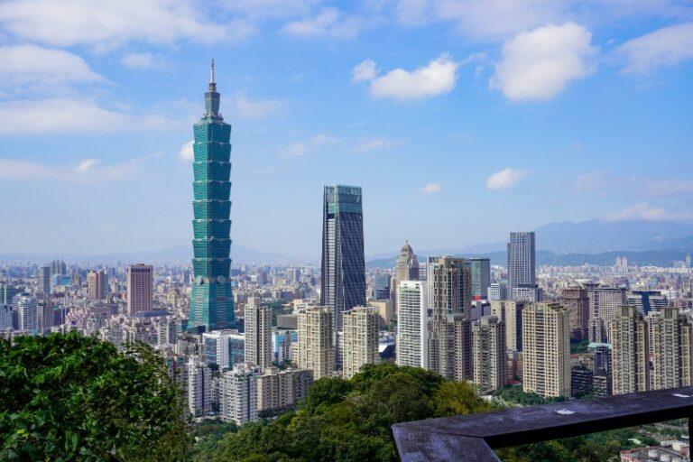 台北英文補習班推薦｜2025年快速提升英文力的5大常見錯誤你避開了嗎？ [Best Taipei English Cram Schools_ 5 Mistakes To Avoid In 2025]
