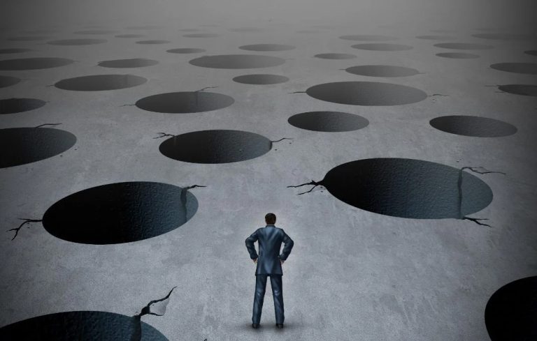 普華永道AI觀點：2025年企業英文溝通常犯的AI應用錯誤與你該避免的3大陷阱 [PwC AI Insights: Common AI Pitfalls in Business English Communication You Must Avoid in 2025]