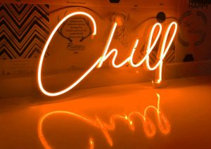 chill 意思不可不知！5個情境教你正確用法，避免常見英文誤會 [What Does 'Chill' Mean? 5 Real-life English Scenarios You Must Know!]