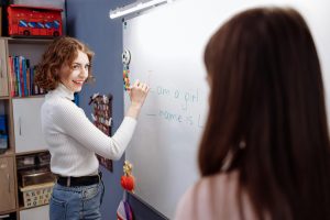 未來英語教學趨勢你不可不知！2025年必須避免的3大迷思 [Future English Teaching Trends You Must Know! 3 Major Misconceptions To Avoid In 2025]