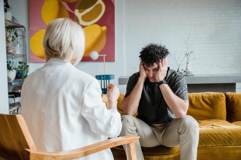 情緒管理英文怎麼說？5個日常情境英文用語一次學會 [How To Say Emotion Management In English? 5 Everyday English Phrases To Master]