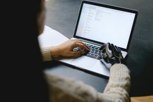 AI教師助手：7大你不可忽視的英語教學應用（避免浪費時間的錯誤用法） [AI Teacher Assistant: 7 Essential Applications In English Teaching (and How To Avoid Time Wasting Pitfalls)]