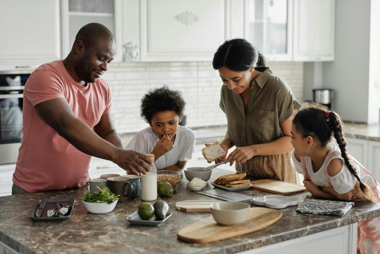 手足互動好處不可忽視：父母必知的5大英文學習優勢 [Sibling Interaction Benefits: 5 English Learning Advantages Every Parent Should Know]