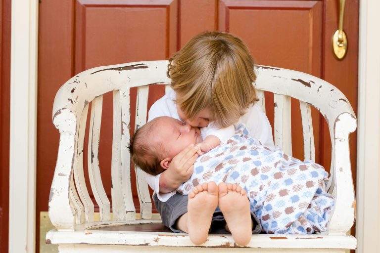 手足互動好處不可忽視：5個你沒想到的家庭英文學習優勢 [Sibling Interaction Benefits: 5 Unexpected Family English Learning Advantages]