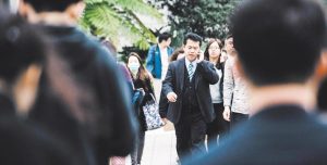 AI取代哪些行業?2025年英文學習者必知的4大高風險產業解析