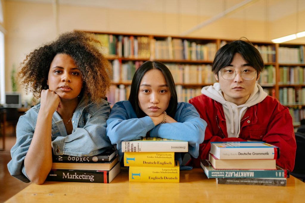 亞洲大學AI課程曝光！跨領域人才這樣培養：英文學習者不可忽視的未來競爭力 [Asia University AI Program Revealed! Cultivating Interdisciplinary Talents: The Future Competitiveness English Learners Cannot Ignore]｜