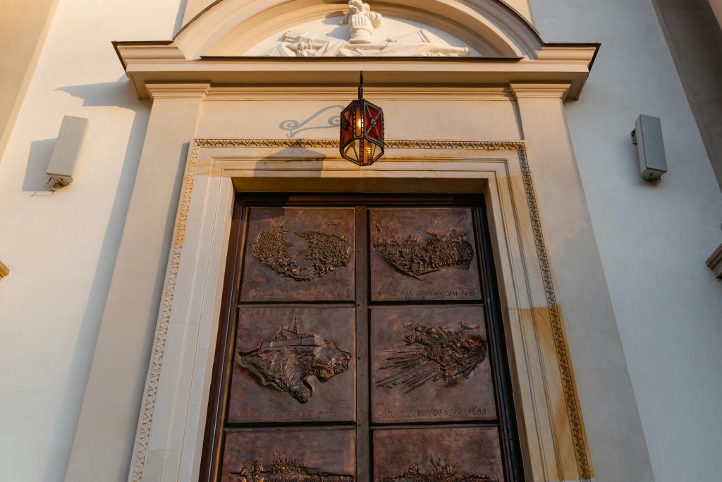 老牌學校退場危機：英文學校該如何避免走向結束？ [The Crisis Of Old English Schools: How To Avoid Disappearing?]｜