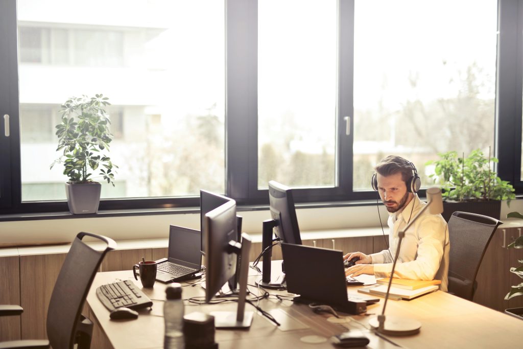 暑期工讀推薦｜5 個英文能力提升同時賺錢的實用職缺 [Top 5 Summer Jobs For English Skills And Earning Money]｜