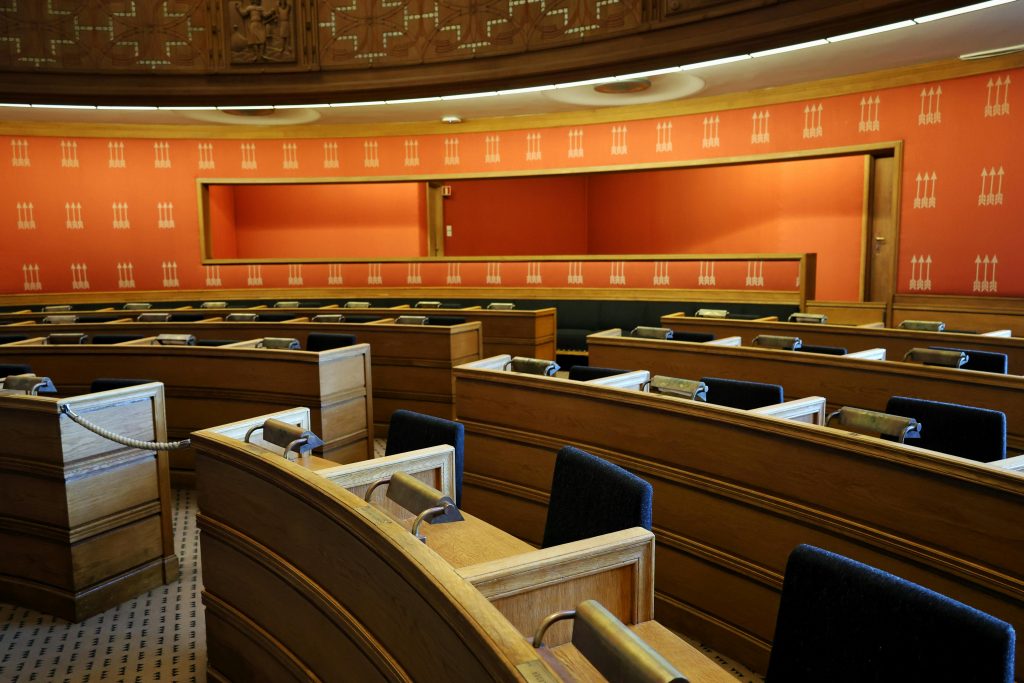 勞動部勞工保險局英文怎麼說？5個常見英文報表用語與溝通陷阱（2025最新版） [How To Say The Bureau Of Labor Insurance, Ministry Of Labor In English? 5 Essential English Terms For Reports And Communication Pitfalls (2025 Edition)]｜