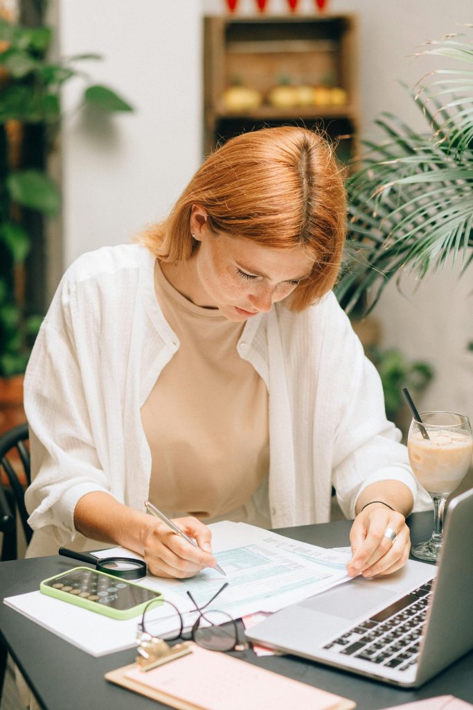 加班費英文怎麼說？你一定要避免的5個常見寫法錯誤 [How To Say Overtime Pay In English? 5 Common Mistakes You Must Avoid]｜