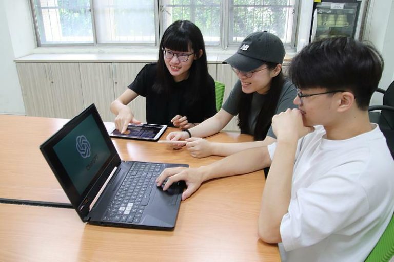 AI時代學生怎麼學？5大學習自動化工具懶人包：2025年必知高效英文學習祕訣