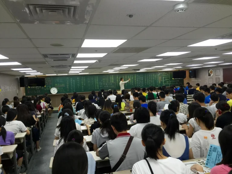 ????教育政策惹議！這些提案家長不埋單：2025年家長最反感的5大教育改革措施總整理