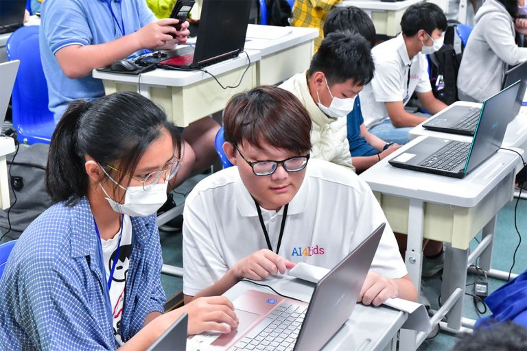 💙高中生該不該提早學AI？優缺點分析｜英文學習者不可忽視的5大影響
