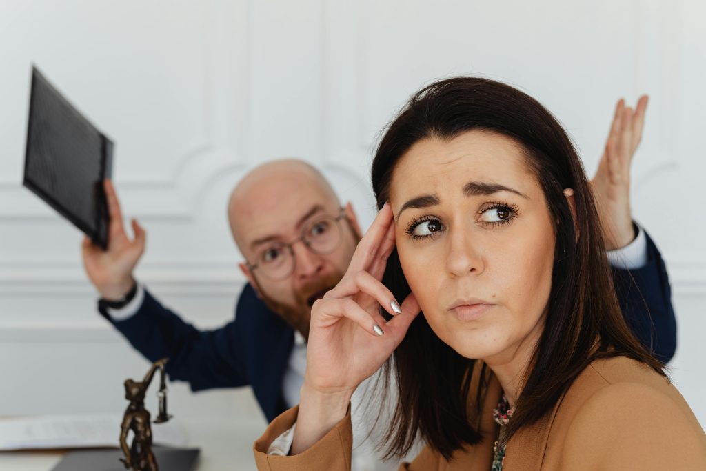 成年教育英文學習常見陷阱：8個你一定要避免的錯誤觀念 [Adult English Learning Pitfalls: 8 Common Mistakes To Avoid]｜