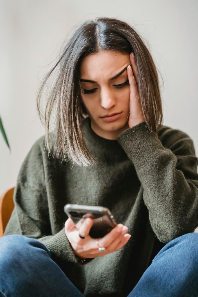 Chill是什麼意思？英文口語中chill的5大用法與常見誤區解析 [The Meaning Of 'Chill'? 5 Key Uses And Common Mistakes In Spoken English]｜