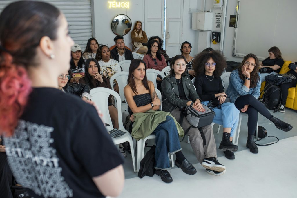 很chill英文怎麼說？9個最實用的『很chill』英文用法和地雷誤區一次解析 [How To Say '很chill' In English? 9 Practical Usages And Pitfalls Explained]｜