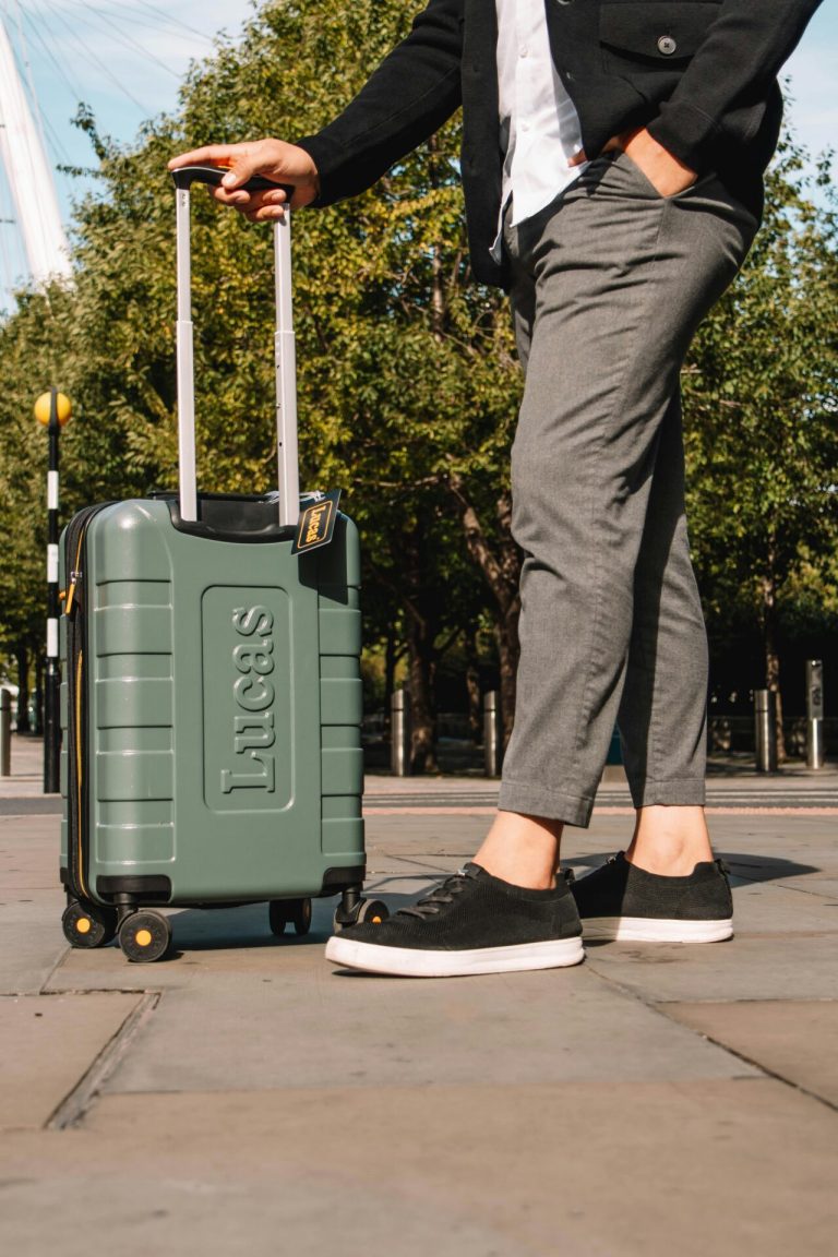 Last Name 中文怎麼翻？5大常見錯誤翻譯與正確英文姓氏用法解析 [How To Translate 'Last Name' In Chinese? 5 Common Mistakes And Correct English Usage]