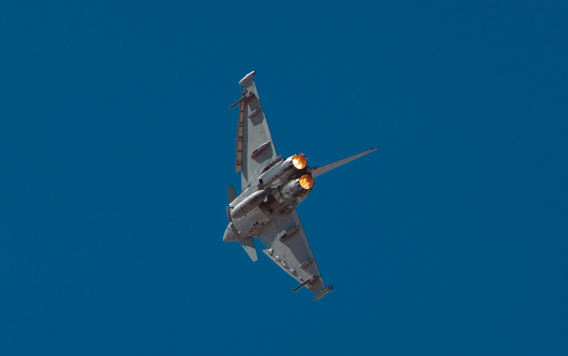 寄放行李英文怎麼說？7句必學實用會話讓你旅行不尷尬 [How To Say 'Luggage Storage' In English? 7 Essential Phrases For Stress Free Travel]｜