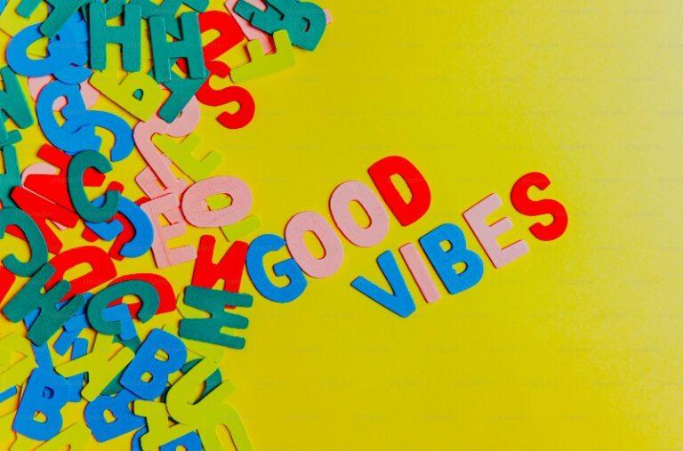 2025「vibe」超完整用法解析|最強俚語指南:定義、7 大情境、陷阱、例句、延伸片語一次收全! (2)